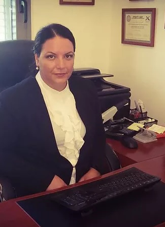 יקירה טובבין, עורכת דין ונוטריון